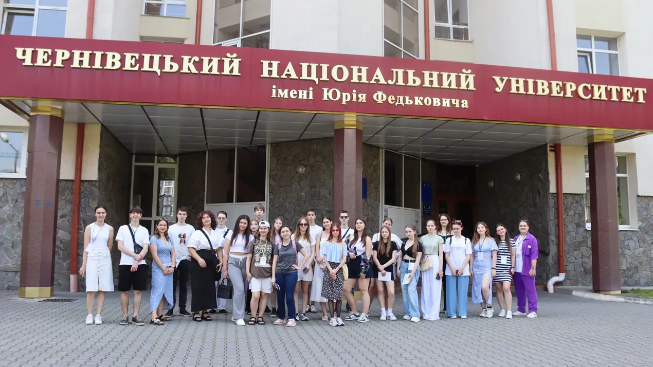 Психологічна вправа-метафора, знайомство з освітніми методиками НУШ, жвава дискусія про штучний інтелект і живе спілкування зі студентами — саме так учасники проєкту «Університет вихідного дня» провели зустріч на факультеті педагогіки, психології та соціальної роботи.